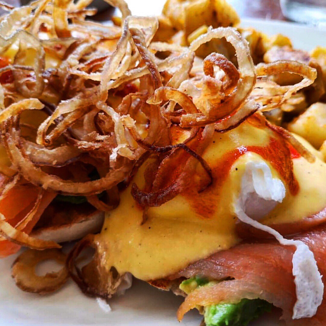 983bk's tweet photo. Salmon Benedict. 🍳🐟 Cured salmon, avocado, and crispy shallots, and sriracha hollandaise. #983bk 📸 @saifington https://t.co/bVmzwMSLTu