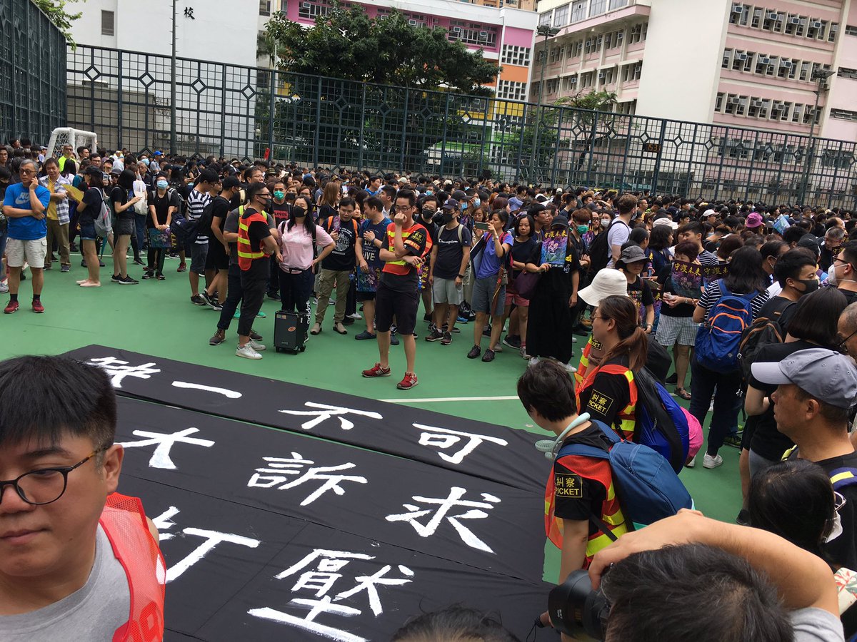 RolandLimCNA's tweet photo. #AntiELAB #Mongkok protest begins from Anchor St Playground along Anchor St to Cherry St Park. Tens of thousand attend, as nearby shops closed early for business. https://t.co/PrlJ6JEeK2