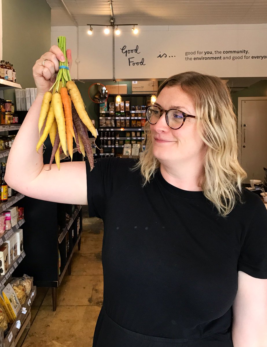 goodfoodstores's tweet image. Snazzy rainbow 🌈 carrots 🥕 ! 
Anyone got a good caption for what Vicky’s thinking? 
#ImStumped #RunOutOfPuns