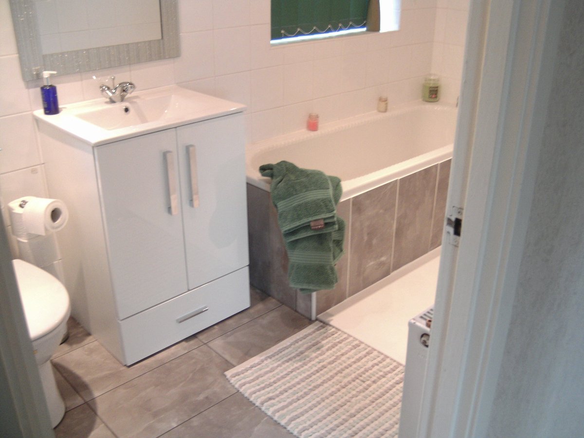 ABCPlumber's tweet photo. A finished project, installation of a mighty big shower tray, tiling of bath panel and floor along with a fitting a new toilet and basin.  Look no further than A B &amp; C Plumbing based in South Manchester for your dream bathroom.  #HappyCustomer #plumbing #tiling #manchester https://t.co/3U8gp3SRUC