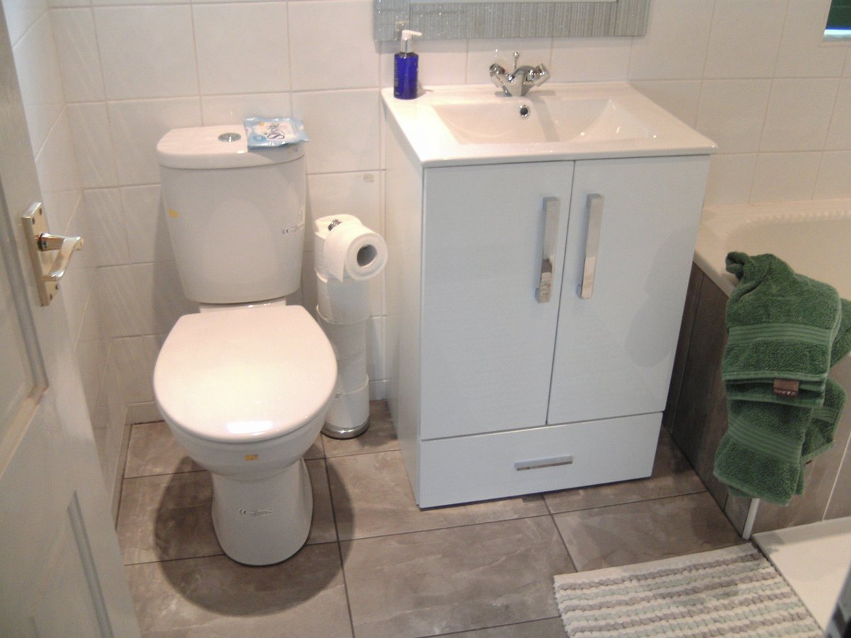 ABCPlumber's tweet photo. A finished project, installation of a mighty big shower tray, tiling of bath panel and floor along with a fitting a new toilet and basin.  Look no further than A B &amp; C Plumbing based in South Manchester for your dream bathroom.  #HappyCustomer #plumbing #tiling #manchester https://t.co/3U8gp3SRUC