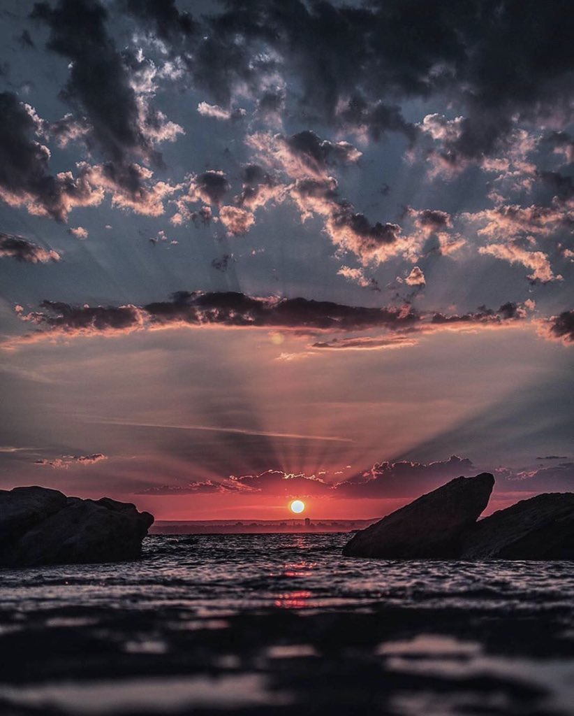 doganinsokagi's tweet photo. Gökyüzü çıldırmış. ⛅️ https://t.co/yZBoMhNbWN