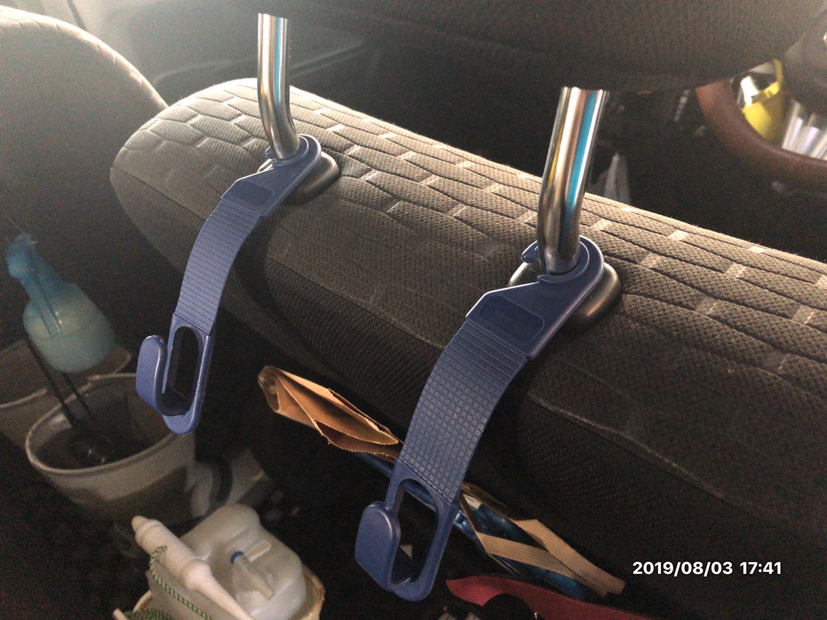 まいてぃ ソー ダイソーのヘッドレストのポールにつけるフックがタモホルダーにピッタリ 無造作に置かれてた網がなんとまぁ T Co Nh3zbwbh9e Twitter