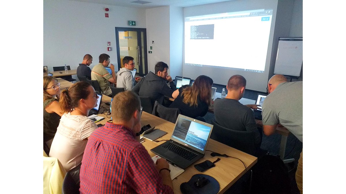 CPPC_GOV's tweet photo. Warsztaty #POPCode vol. 2, czyli nauka języka #rubyonrails😍 Spotkanie ze specjalistami, solidna dawka wiedzy i pierwsze kroki w programowaniu🤓

#Cyfryzacja @MC_GOV_PL @MIR_GOV_PL @WandaBuk @WojciechSzajnar https://t.co/6Chg90he1H