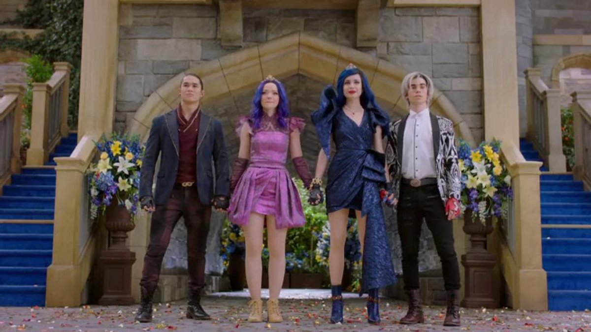 dofiacarson's tweet photo. core four or nothing 👊 #Descendants3 https://t.co/hxgkNs2iyl