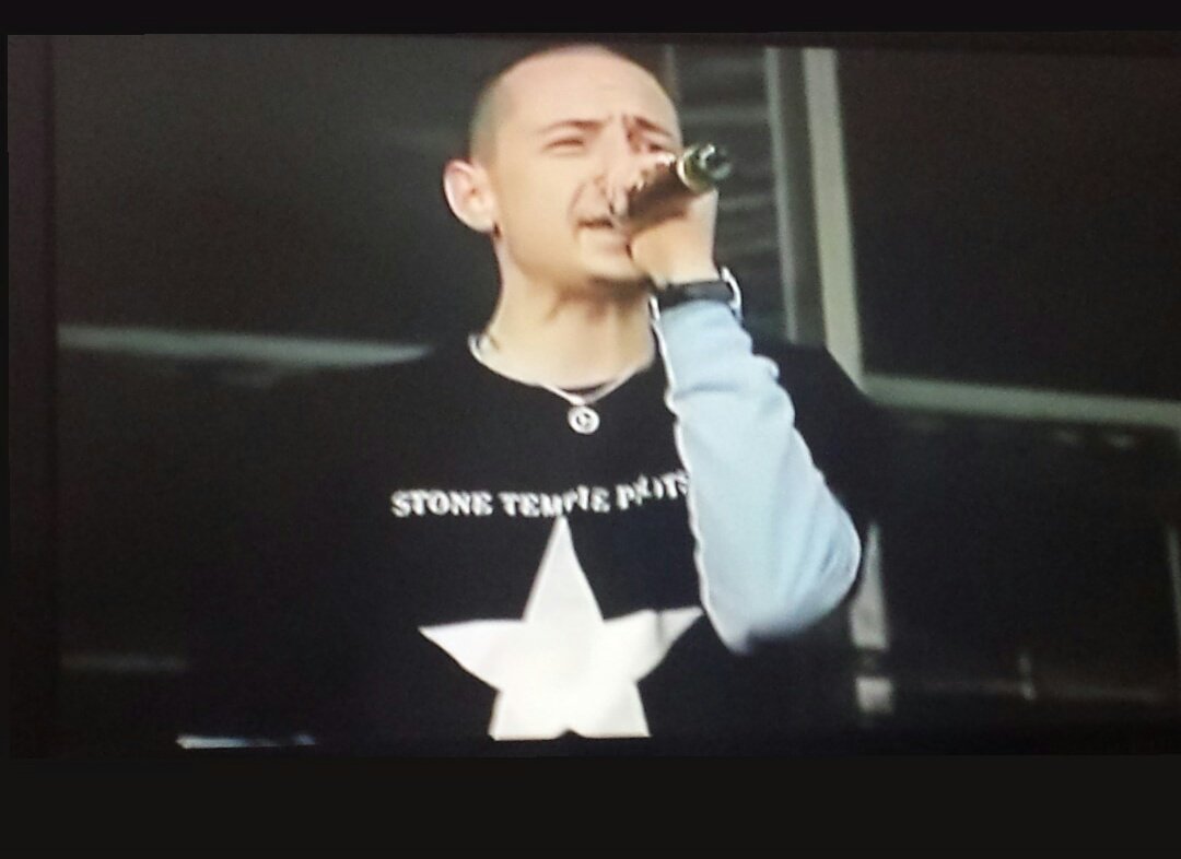Saralpfamily's tweet photo. My cutie Chazy ❤ @ChesterBe ❤ #MakeChesterProud #LinkinPark #chesterbennington #officialchesterday #rockamring2001 #cutie #chazy https://t.co/eYajDcmuJb