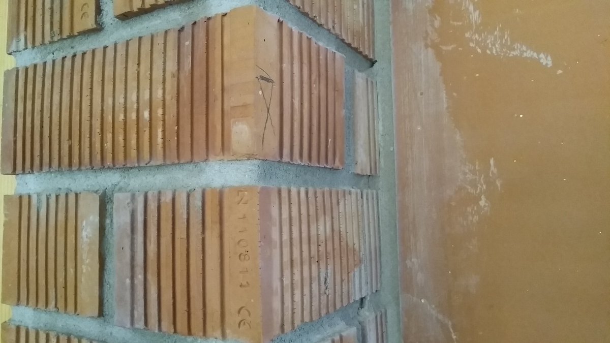 SeroEspaiTransm's tweet photo. Marques dels fabricants i apunts en llapis dels manobres. Sota la pell de les nostres cases també hi ha coses amagades. Al nostre museu ho trobareu tot al descobert, també un jaciment que va passar milers d'anys ocult. Avui, visites a les 11, 12, 13, 17 i 18h! #somnoguera https://t.co/CgwdbLqWqi