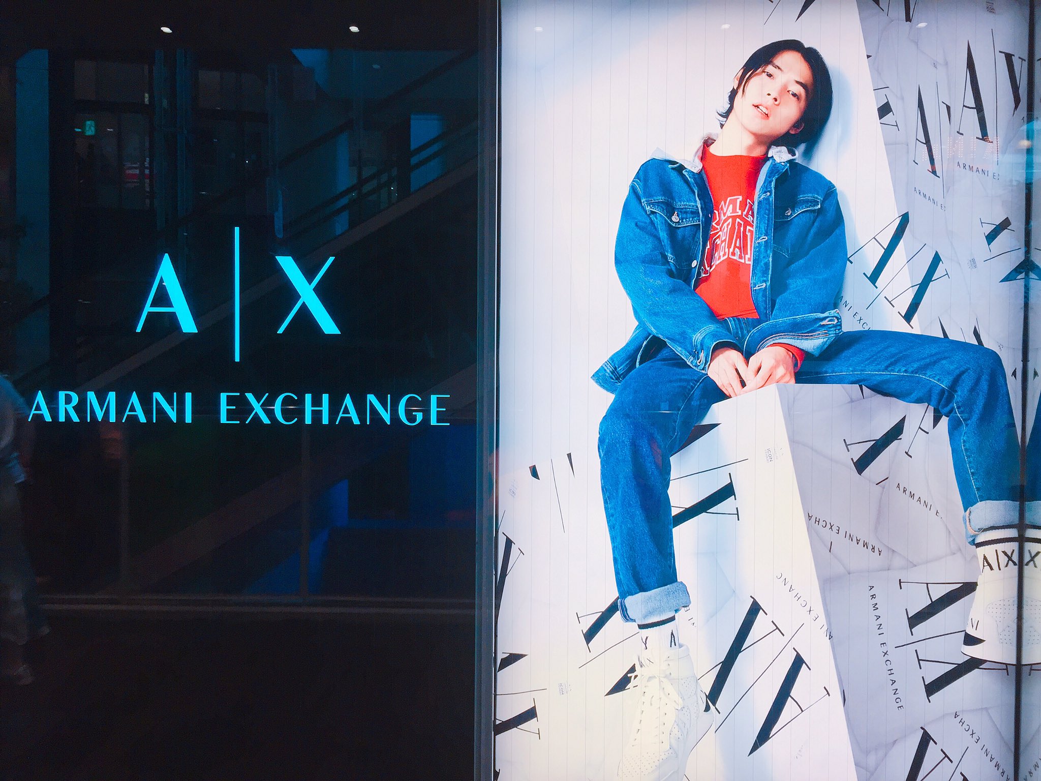 心斎橋ビッグステップ 1階のa Xのビジュアルが山崎賢人さんになったおー W A Xの広告モデルで日本人が起用されるのは初めてやねんで 知ってた はい知ってましたよね ニュースなってましたもんね Armaniexchange アルマーニ