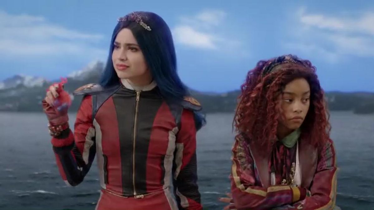 dofiacarson's tweet photo. "who wants gum?" - Evie, 2019 #descendants3 @SofiaCarson https://t.co/gn0UeaCERj