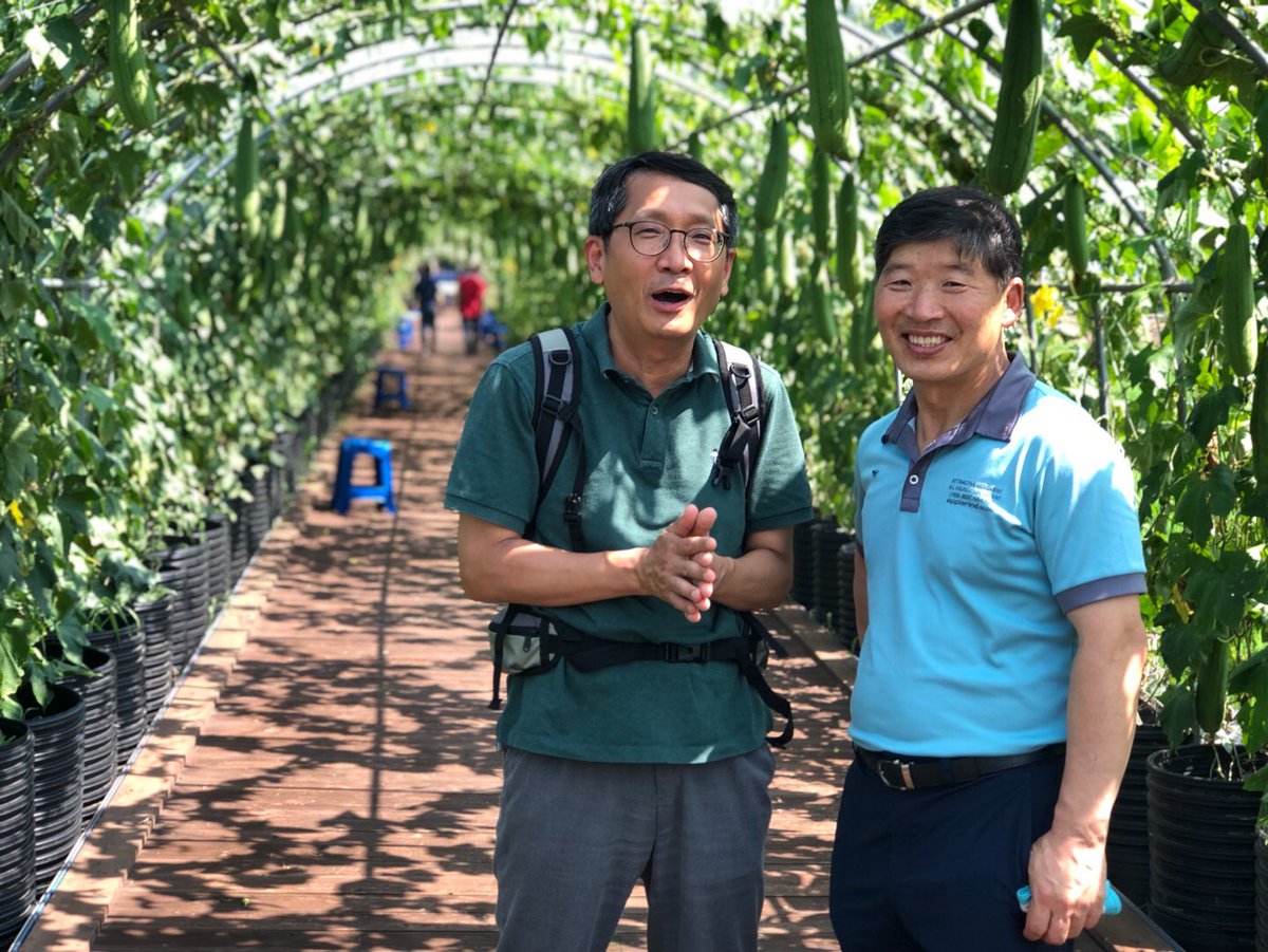 bbagai's tweet photo. 홍성 원천마을 조롱박잔치. 심상룡(홍성여고 교장) 선배와 함께. (2019. 8. 3.) https://t.co/8YHl5EQRHJ
