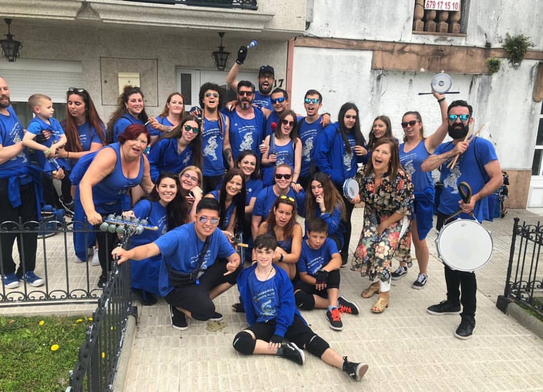 Hoy nos vamos a fisterra! En un rato estaremos poniendo el ritmo en vuestro cuerpo. 
#kilomberosdemontealto #samba #fisterra2019 #odesembarcopirata #batukada #batucada #musicaaovivo #ritmo #FelizSabado #ACoruña #Galicia
