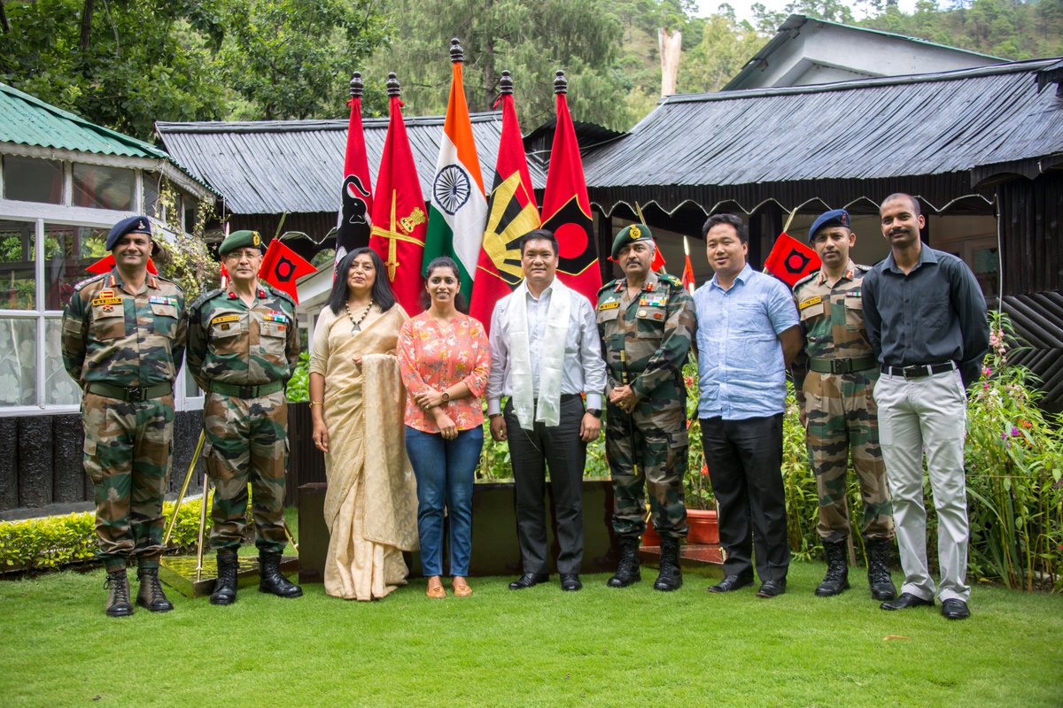 PemaKhanduBJP's tweet photo. Always a pleasure sharing moments with the Indian Army in the borders. Happy meeting General Officer Commanding, 5 Mountain Division, Major General Deepak Saini and other officers this afternoon at Tenga GOC Hqs in West Kameng district. @adgpi https://t.co/4QDrUFo28I