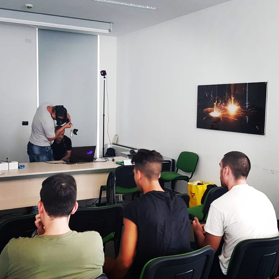 Immensive tweet media