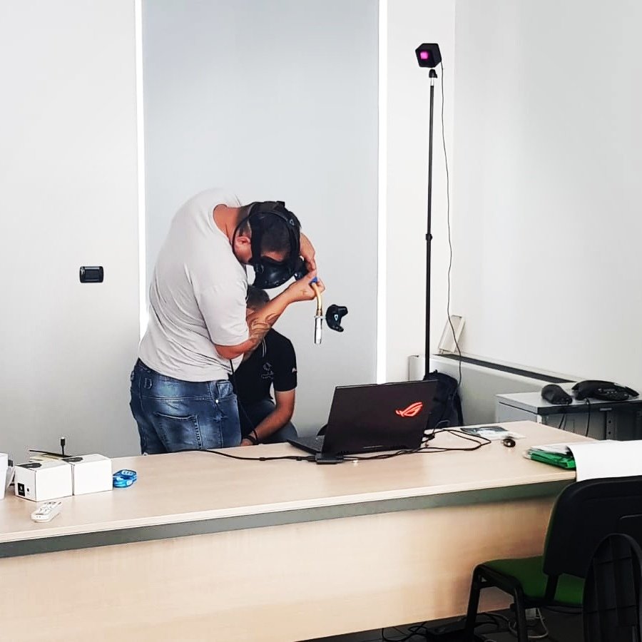 Immensive tweet media