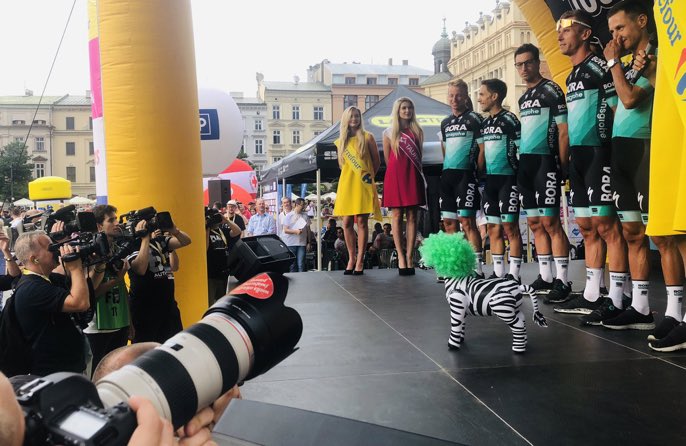 Bike2Box's tweet photo. Powodzenia Panowie 💪🇵🇱
@majkaformal 
@pawelpoljanski 
@maciejbodnar 
@benedetticesare 

#TDP2019 https://t.co/pdlg68B8MY