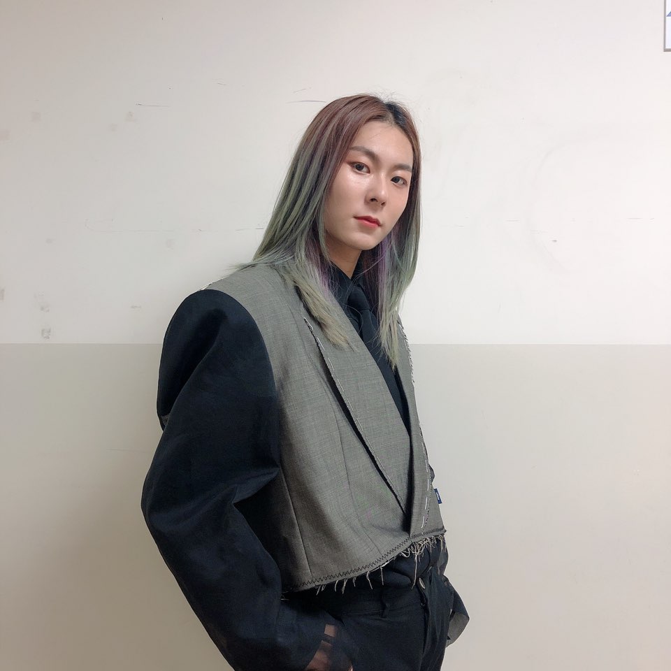 official_LMTLS's tweet photo. [#문복] 덥다~~~~~~😥 그치만 여러분이 있어 좋다😍😍 https://t.co/eIdJMvDS6c