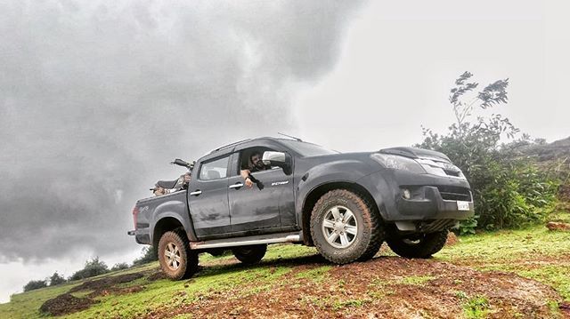 abijithmrao's tweet photo. Monsoon madness
.
.
.
#isuzu #isuzudmaxvcross #mtmgrid #greatindiantrail #grit https://t.co/RQwVYERJKG https://t.co/0bwTUDFZM7
