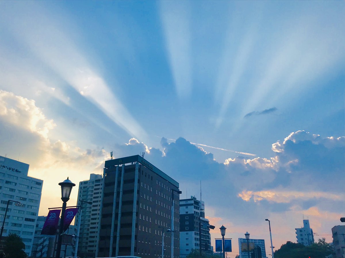 Shinto_Kuroda's tweet photo. 20190803
アーバンサンセット https://t.co/aBJtK4qvpT