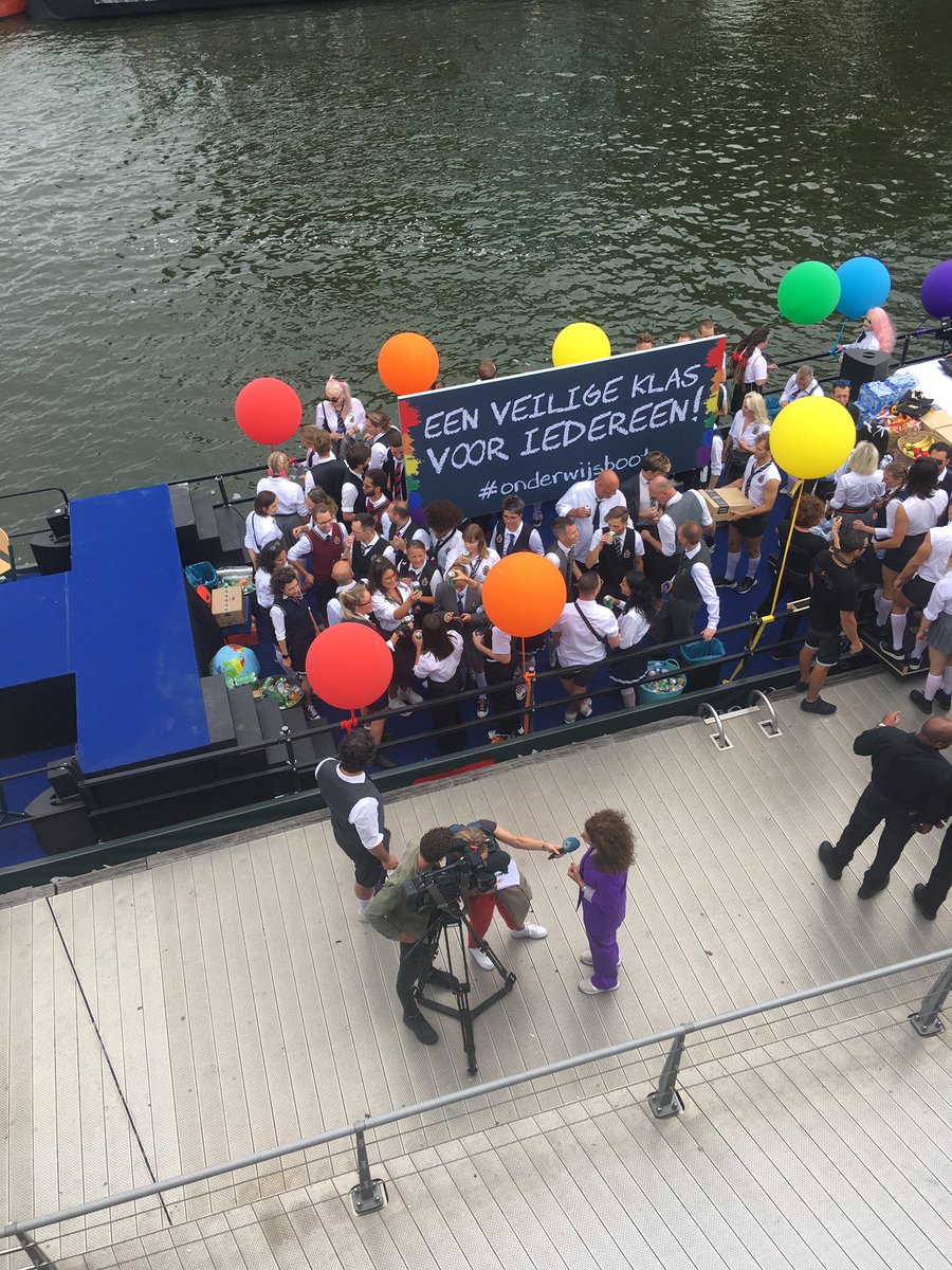 De boot van <a href="/MinOCW/">Ministerie van Onderwijs, Cultuur en Wetenschap</a> is er klaar voor #prideamsterdam