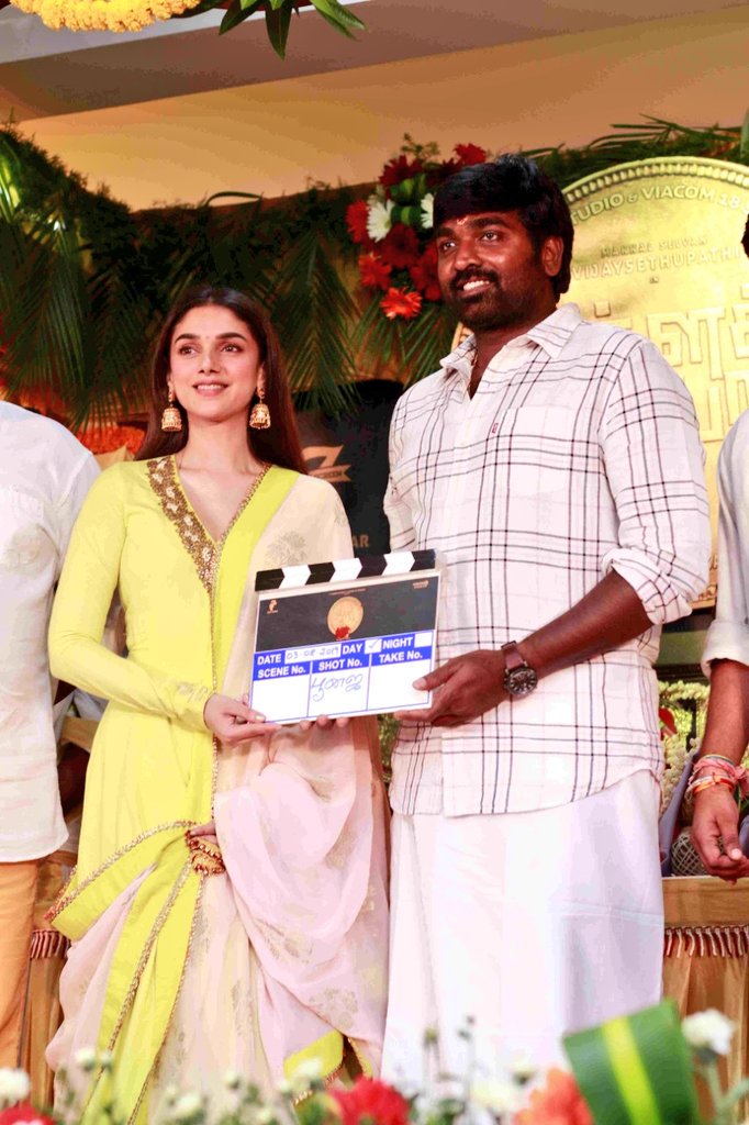 sparkanandh's tweet photo. #TughlaqDurbarPooja successfully happened !! #TughlaqDurbar

#MakkalSelvan @VijaySethuOffl @DDeenadayaln @Lalit_SevenScr @7screenstudio @Viacom18Studios @govind_vasantha @iamarunviswa @LokeshJey @proyuvraaj #SparkUpdate https://t.co/1oGwaLbpVf