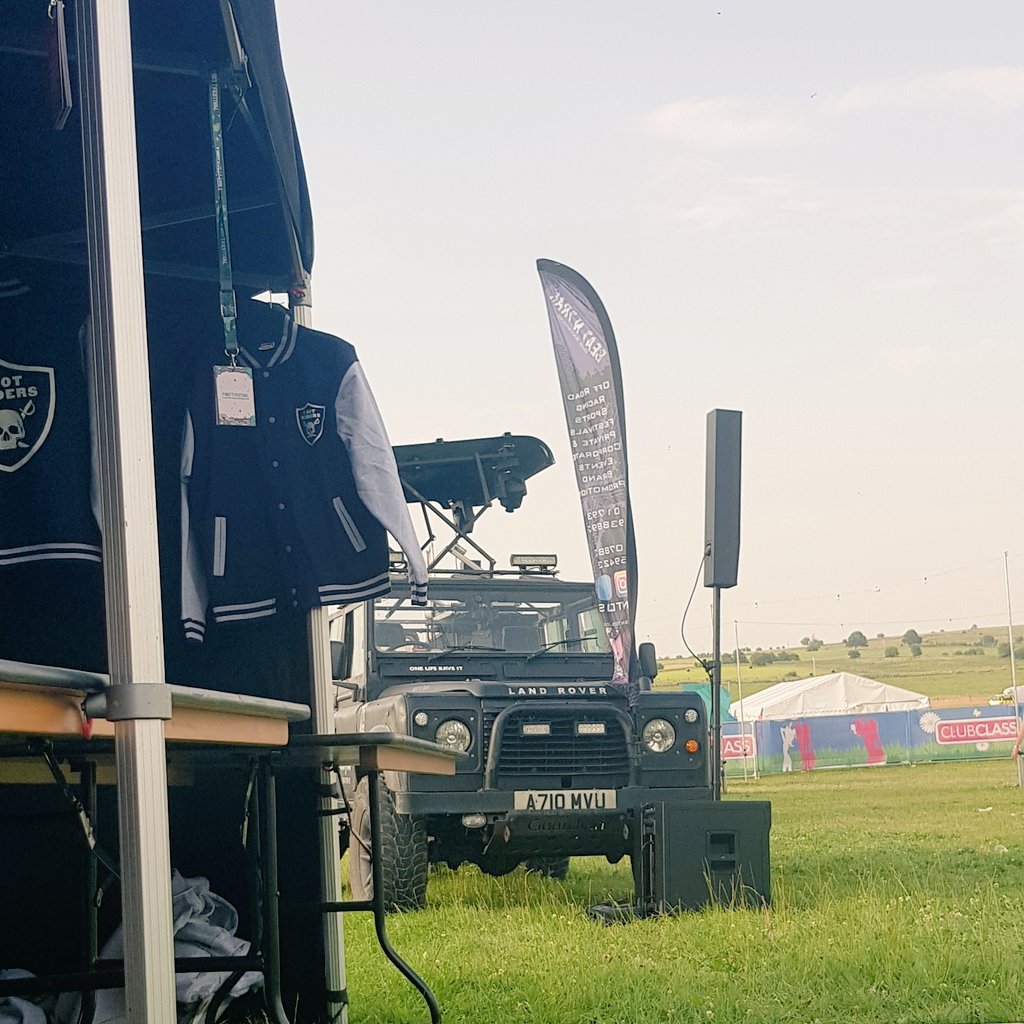 bntdjs's tweet photo. Front end Friday! Next to the merch tent at @ynotfestival

#bntdjs #djlife #landroverdefender #defender110 #landrover #festival #rcfaudio #merch #sunshine #ynotfestival https://t.co/nyGzDW2qZx