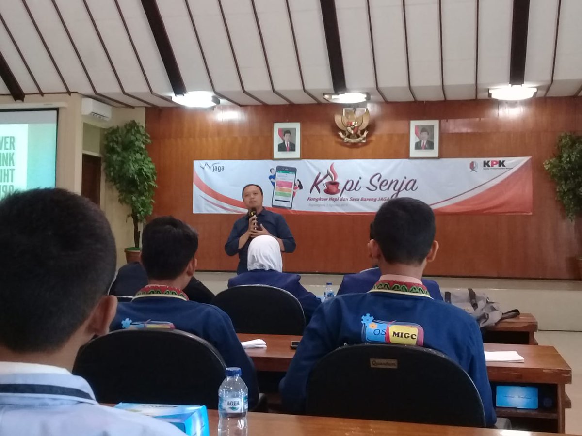 pemkab_bjn's tweet photo. Komisi Pemberantasan Korupsi kembali menyelenggarakan pelatihan bertajuk “Kongkow Hepi dan Seru Bareng JAGA” / KOPI SENJA u/ mengajak anak-anak muda memanfaatkan platform JAGA. Kali ini kegiatan diselenggarakan selama di Ruang Angling Dharmo Jl. P. Mas Tumapel No. 1Sabtu (3/8). https://t.co/VESU3QZYpu
