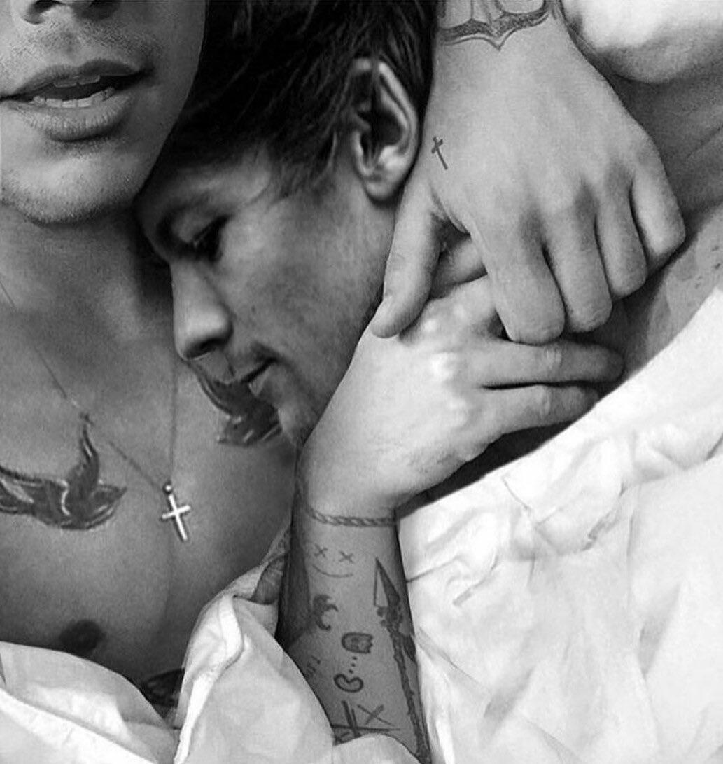 harryyhs94's tweet photo. Sleepover finally. Kendall wishes she was him. She really thought she was going to mess with two predominantly gay men. Sike bitch. #iknowyouarestalkingme #bejealous https://t.co/aheBvYH88J