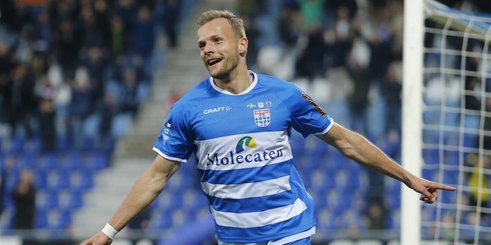 SOM038's tweet photo. 10 goals in 18 wedstrijden deze man. Maar blijf lekker roepen om een scorende spits mensen. Gister is hij geen 1x in stelling gebracht door zijn medespelers maar hij pist er wel 1 in. #TeamThy #peczwolle https://t.co/Zlk9dpIypX
