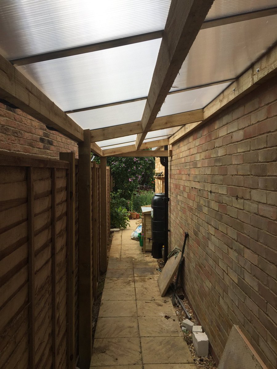 MarkMnowell's tweet photo. New covered area with guttering and water butt plus new fencing for clients in Woodley #BerkshireBoundaries #DirectoryofExcellence #fencing #landscaping https://t.co/XpBHwAjxdY
