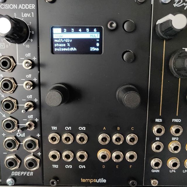 garyjudge's tweet photo. Having a bit of a play with the mxmxmx temps utile module. #modular #eurorack #mxmxmx https://t.co/lLKaNvXbFs