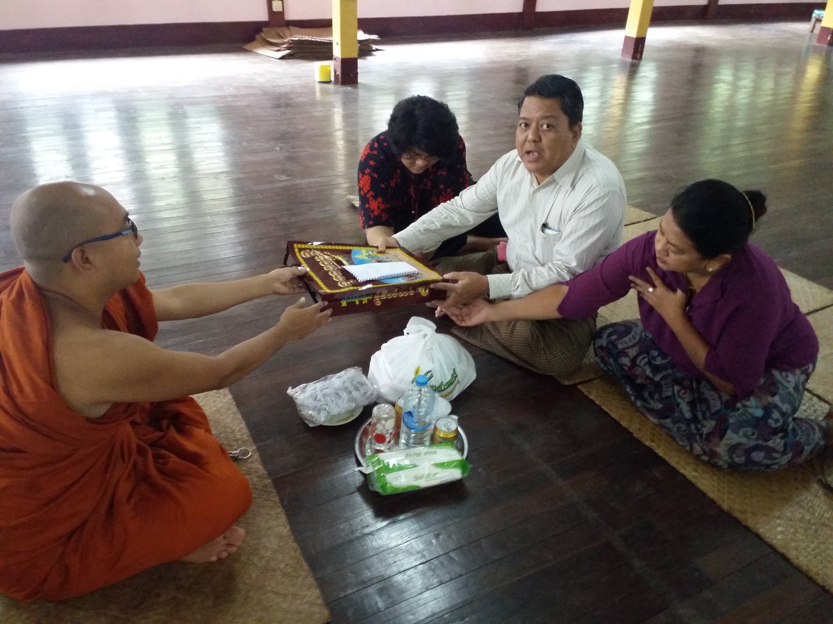 Candasiri2's tweet photo. ဦးေဇာ္ဝင္းေမာင္ ေဒၚျမင့္ျမင့္ေအး
မိသားစု မွ အလႉေငြ၊ သကၤန္းႏွင့္ စားေသာက္ဖြယ္ရာတို႔ကိုလာေရာက္လႉဒါန္းပါတယ္ အလႉ႐ွင္မိသားစုမ်ား သက္႐ွည္က်မၼာ စိတ္ခ်မ္းသာ၍ လိုအင္ဆႏၵျပည့္ဝၾကပါေစ https://t.co/1KDHqZ2ZKf