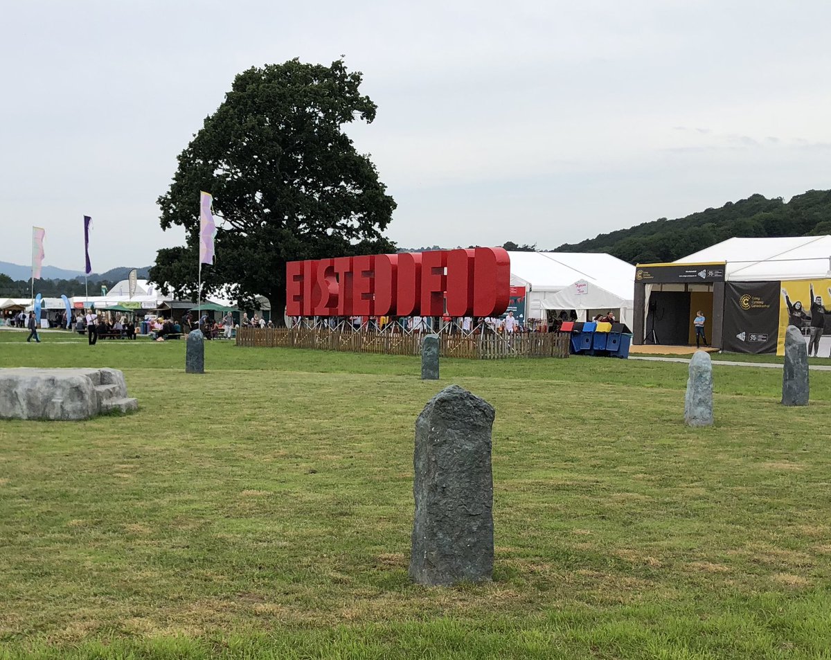 CarwynEJones's tweet photo. Yn yr Eisteddfod, braf gweld hi yn #Llanrwst #LleDa https://t.co/drQpMzARUa