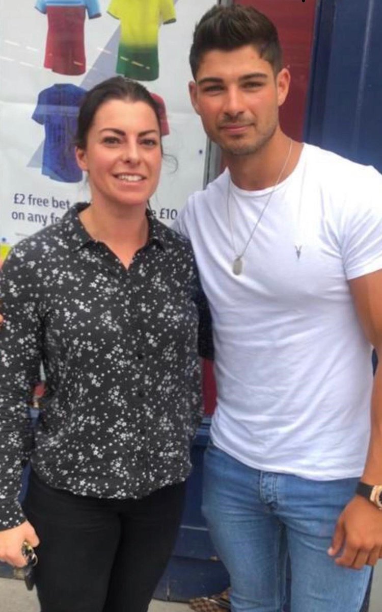 Ballantynes_'s tweet photo. We think @Anton_Danyluk should have won Love Island this year, great meeting him in Glasgow after a successful move in for one of our favourite clients, @homegroup
#MidmarketRent #Property #EstateAgents #LoveIsland #Itiswhatitis #Glasgow #MoveIns #Ballantynes #Renting https://t.co/7IsJPqvvkN