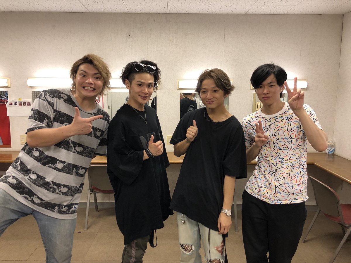 toplustto's tweet photo. としまえんでのライブ終わりましたー!!
楽しかったー!!
#SAYbe.のお2人とパシャリ。
イケメンでダンスすごくて可愛くて。。
一緒に盛り上がってくれたお客様も本当にありがとうございましたー!!^ ^
ハゲ散らかしっぱなしっ!!
#としまえん夏イベ
#SAYbe.
#とっと。 https://t.co/lQSNyF9z3d