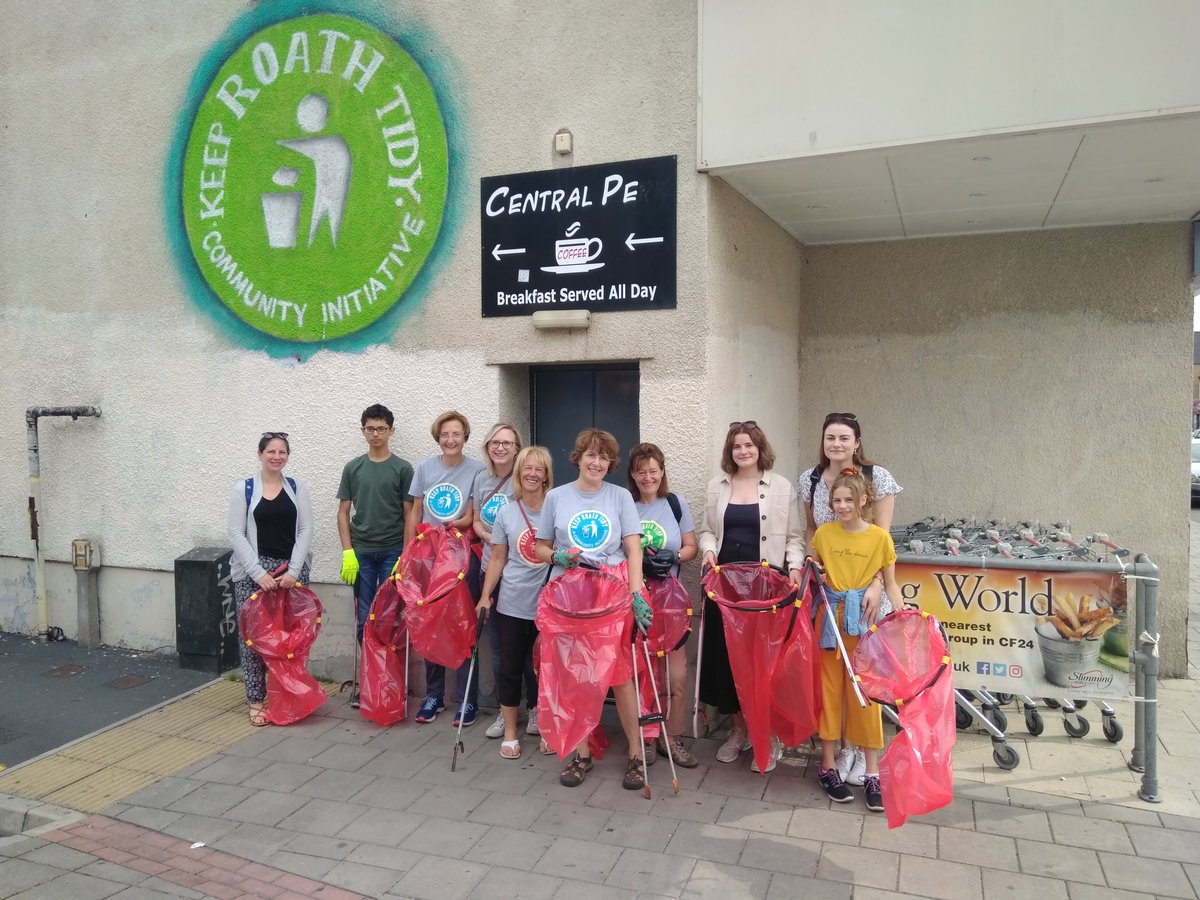 It's Saturday, and a lovely morning for our regular litter pick. This gang of great volunteers are out cleaning the streets of #Roath. Bag count update to follow...