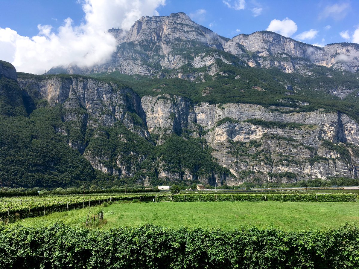 IreneVHS's tweet photo. Driving through Austria, #brennerpas to Italy, #lagodigarda with gorgeous views. https://t.co/ClbfUR4zxW