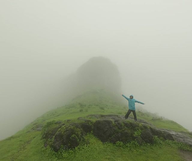 kotram's tweet photo. In front of kenjalgad fort, somewhere high up in the clouds!

#placesnearpune #wasooo #monsoon #trek #maharashtra_ig #maharashtra #forts #roadtrip https://t.co/F8tbbA4oBE https://t.co/62KRT0q5fF