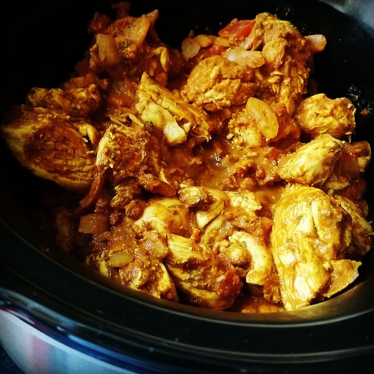 janice_whitfiel's tweet photo. Chicken curry cooking in slow cooker 😋 #Curry #chickencurry #spices #allprepared #cantwaittoeat https://t.co/YuZqzpP5im
