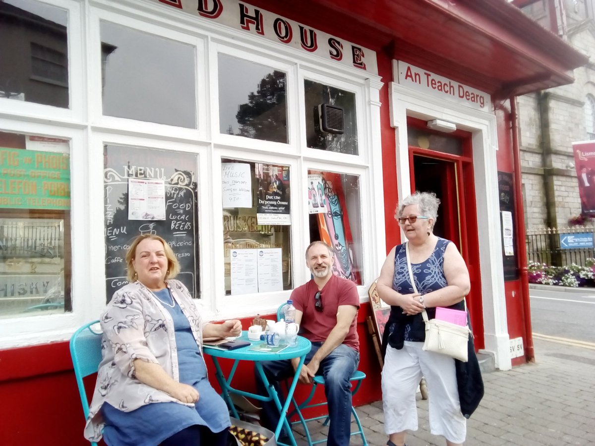 BWPoetryFest's tweet photo. Today #BlackwaterPoetryFestival has the super @AnneTannam &amp; her super workshop!
And big ta to Daniel Ryan @LismoreHC for the town tour 👌👍
@WaterfordLibs @adreamingskin @liammunster @poetryireland @MunLitCentre @WaterfordArts @WaterfordIYP @VisitDungarvan @VisitWaterford @wlrfm https://t.co/Ch78BavS9c