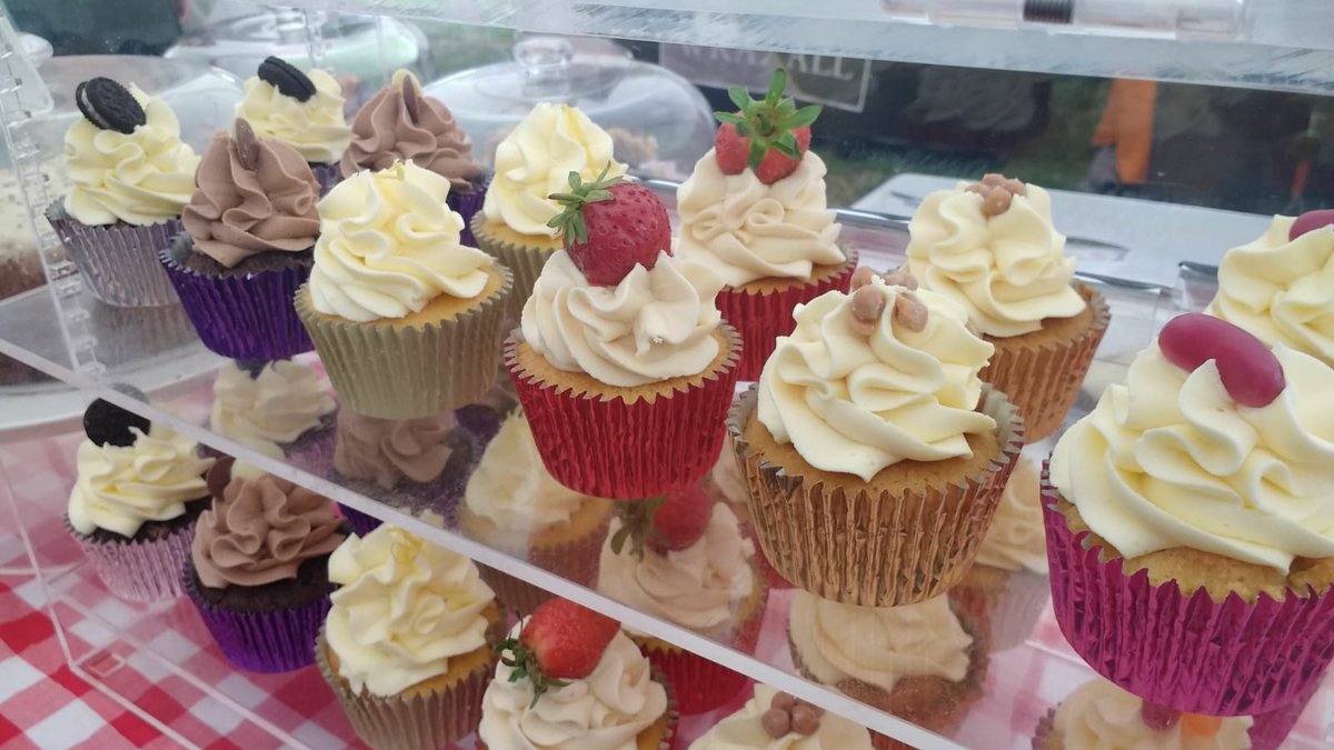 Back for our second day at <a href="/TauntonFS/">Taunton Flower Show</a> #tfs2019 We had a great day yesterday. Lots of yummy cakes and bakes and cupcakes again today but which one will sell out first? 😋🍰😋 Remember we're happy to keep hold of your cakes so you can pick them up later 😊