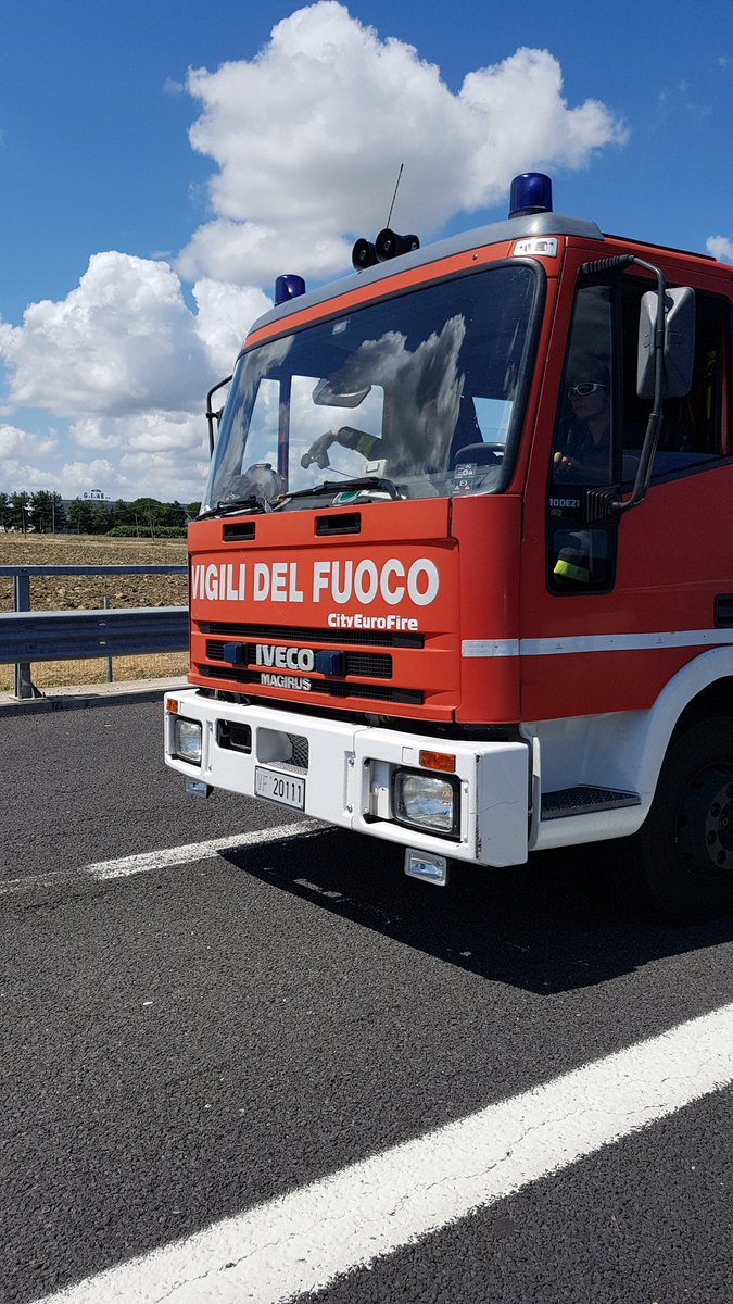 carlo072's tweet photo. #autostrada #A15 altezza #Loreto #bloccata #incidentegrave #pompieri e #ambulanze in azione https://t.co/PDDFaUXLGY