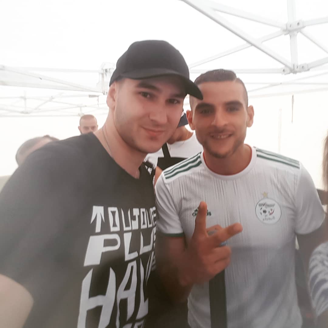 Mxii_Officiel's tweet photo. Passage en France
Je suis passé chez So
@Fianso
Fier de voir le chemin parcouru. Dire que je t'ai rencontré en studio quand tu preparais cet album de dingue! J'ai pu assister à la réflexion. Et tu as tout déchiré! Force frérot ✊🔥🚀
#fianso #authentique #jesuispassechezso #Mxii https://t.co/jURKhduOTm