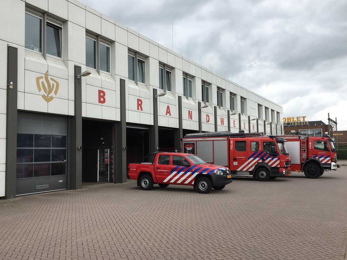 Marcvan51052249's tweet photo. 24 uurs-dienst brandweer Roosendaal. We staan weer paraat @BrandweerMWB tot morgenvroeg 08.00 uur #Bploeg https://t.co/tm7c5QjBvx