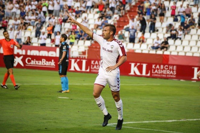 _RadioRO_'s tweet photo. NOTICIA.
Ortuño a un paso del Real Oviedo. Las posturas entre los clubes han avanzado y se espera que el delantero pueda firmar en los próximos días en calidad de cedido.
La llegada de Ortuño supondría la salida de Ibrahima del equipo. Vía: @elcomerciodigit https://t.co/MygEdK4hxN