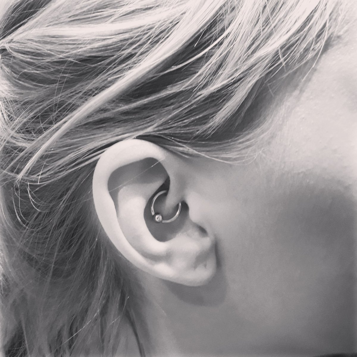 JudasPiercing's tweet photo. #oreille #cartillage #daith #daithpiercing #piercingdaith #cartillagepiercing #piercing #oreillespercées #bodypiercing #arts #piercinggirl #frenchpiercer #judaspiercing #girlspiercing #mulhouse #mulhousecity #hautrhin #piercingworks #piercingmodel #newpiercing #new #pierced https://t.co/Ek1vVWI2Jt