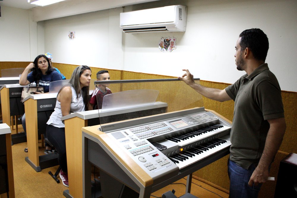 Estrellita y Music adventure son los cursos para los más pequeños de la casa donde aprenderán sobre teclado y canto. ¡Es el momento perfecto para vivir la música!
-

#musica #niños #planvacacional #teclado #canto