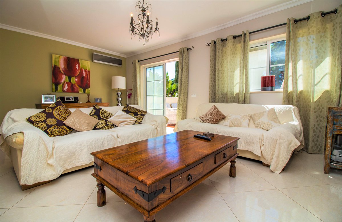 PTPropertyShow's tweet photo. Modern townhouse in Vila Sol, close to an award winning golf course ⛳️, multiple coffee shops ☕️, great restaurants 🥩🍔🥗 and a children’s play area.. 👧🧒🧸

530,000€ | https://t.co/fyJ8LIZwXm

🎈@Opropertyshow - Sept 7-8, 2019
Free Tickets 🎟👉 https://t.co/YK0j2WaPNP 👈 https://t.co/DRQ07Q6Qlq
