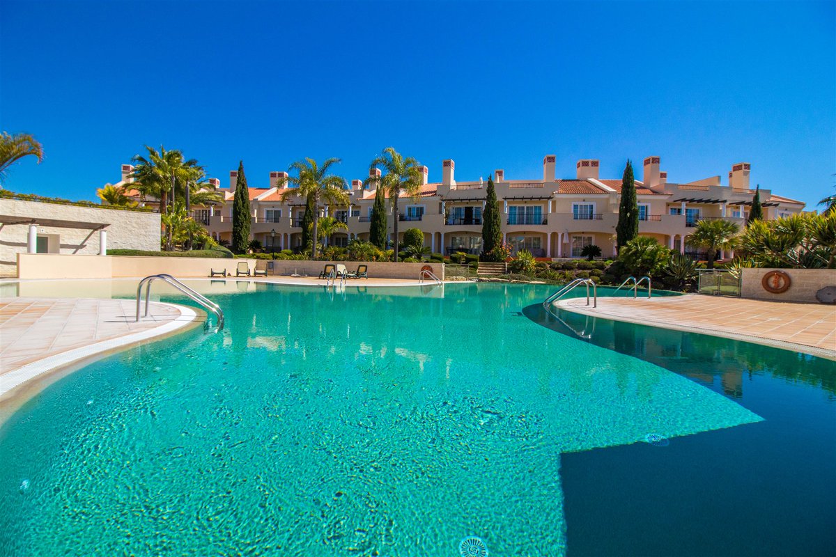 PTPropertyShow's tweet photo. Modern townhouse in Vila Sol, close to an award winning golf course ⛳️, multiple coffee shops ☕️, great restaurants 🥩🍔🥗 and a children’s play area.. 👧🧒🧸

530,000€ | https://t.co/fyJ8LIZwXm

🎈@Opropertyshow - Sept 7-8, 2019
Free Tickets 🎟👉 https://t.co/YK0j2WaPNP 👈 https://t.co/DRQ07Q6Qlq