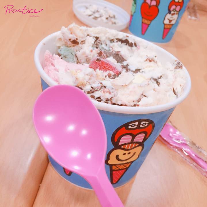 rbw_i's tweet photo. [ #멤버 들과 #아이스크림 먹은 #유키 ]
멤버들이랑 아이스크림 먹었어요~😋🍦
이 박스에 많은 맛이 들어가 있는 거 보이시나요..!?!ㅎㅎㅎ
처음 먹어본 맛이도 있었는데 역시 저는 딸기맛..🍓 딸기 짱이죠...🍓❤
#365Practice #YuKi #걸그룹 #연습생

유키 사진 보러가기
☞https://t.co/QA9PtyvxsM https://t.co/LRknFbDL6H