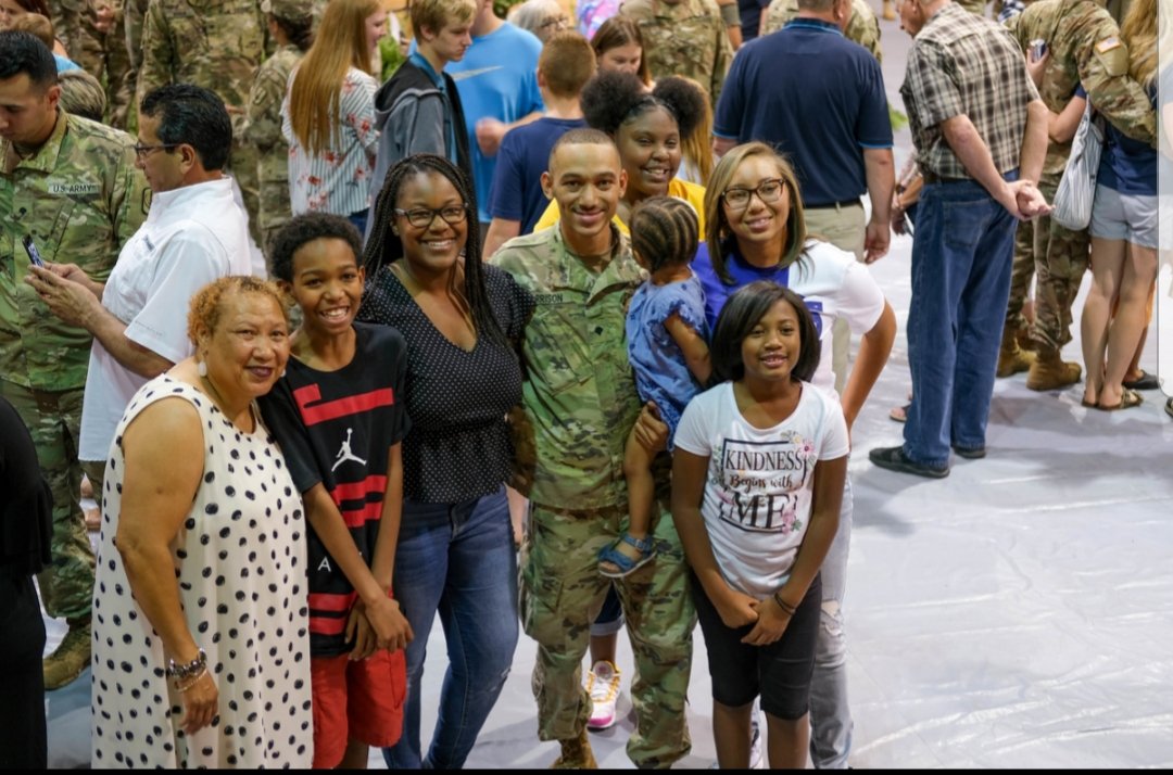 SCNationalGuard's tweet photo. #SCGuard conducted a #deployment ceremony for B Co, 198th Expeditionary Signal Bn’s mobilization in support of Operation Spartan Shield to provide communications support to deployed units (📷 by Spc. David Erskine) more photos: https://t.co/4ELwEiDWvx #NationalGuard #signalready https://t.co/3fi7aFIAdv
